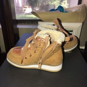 Size 7 tan, faux suede lined boots toddler girls